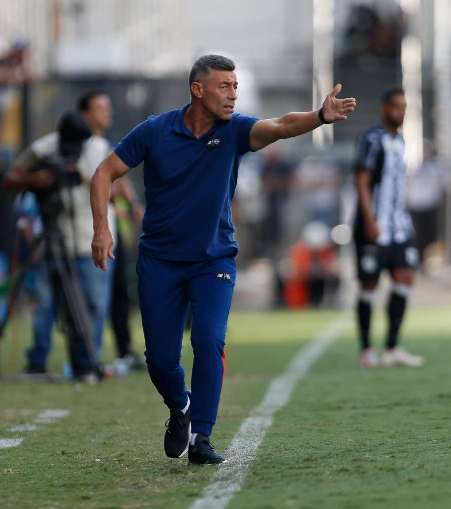 Caixinha bateu e assoprou ao falar do perfil do jogador brasileiro