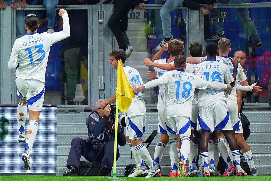 Como players celebrate