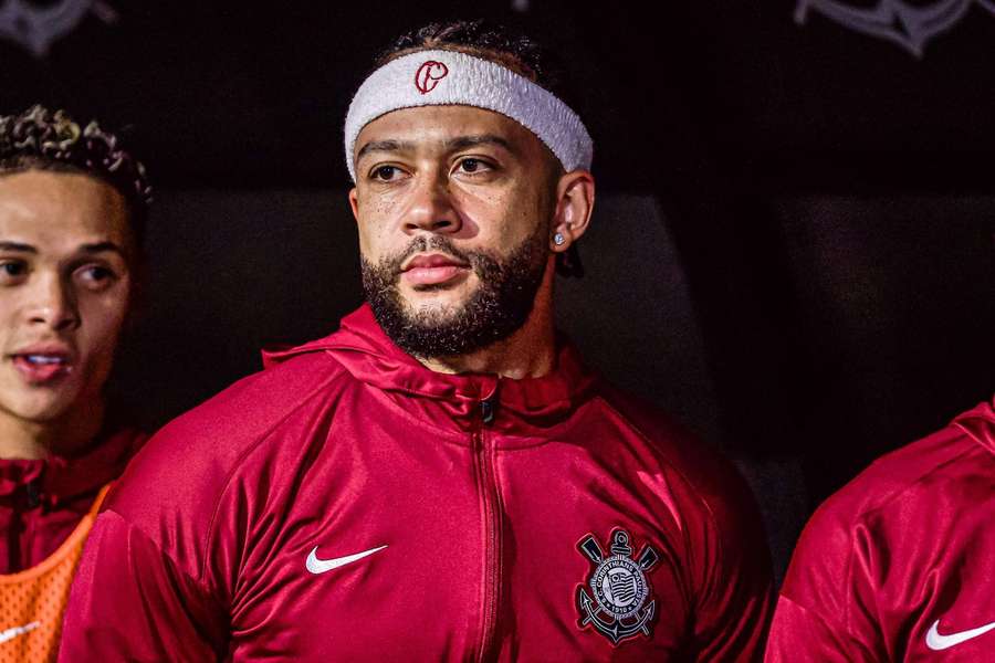Memphis Depay não vai permanecer no Corinthians