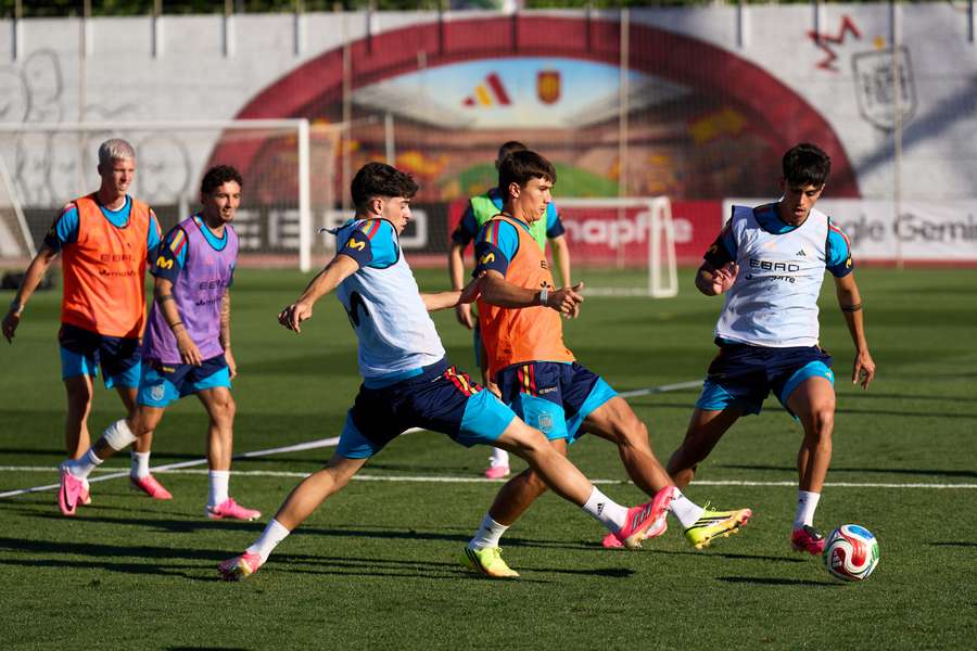 Seis bajas en el entrenamiento de la selección española