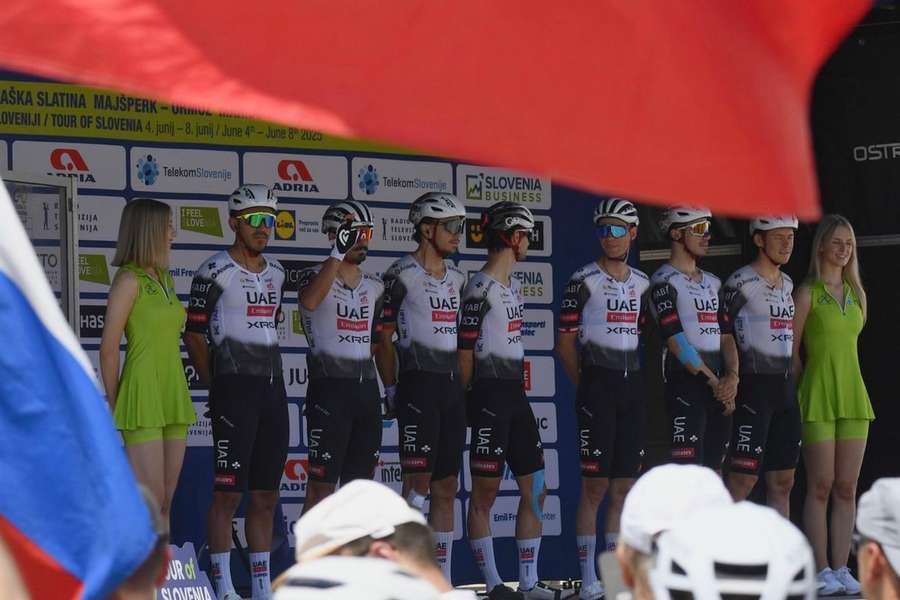 Rui Oliveira com a equipa da Emirates na Volta à Eslovénia