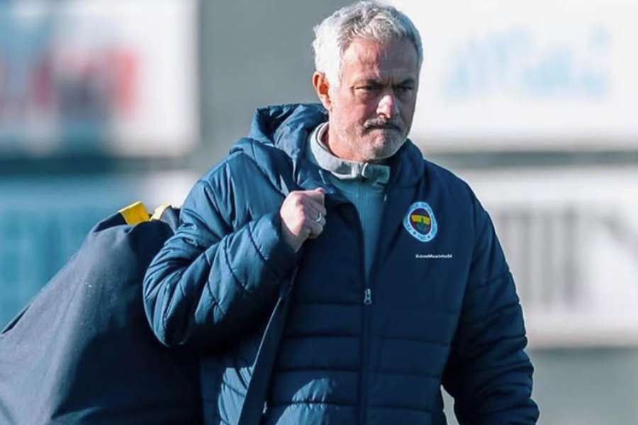 José Mourinho confirma que está bem, após cirurgia, e volta em janeiro para os treions