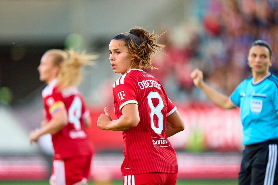 Lena Oberdorf konnte erst eine halbe Stunde UWCL für die Bayern spielen Lena Oberdorf konnte erst eine halbe Stunde UWCL für die Bayern spielen