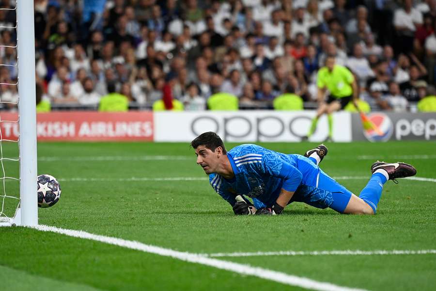 Thibaut Courtois can only look as Kevin De Bruyne fires Man City level Thibaut Courtois can only look as Kevin De Bruyne fires Man City level
