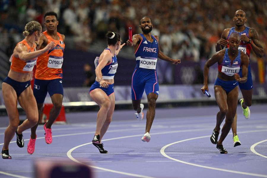 Besides the 4x400m mixed relay (pictured), there will also be a 4x100m mixed relay at the 2028 Olympic Games in Los Angeles Besides the 4x400m mixed relay (pictured), there will also be a 4x100m mixed relay at the 2028 Olympic Games in Los Angeles