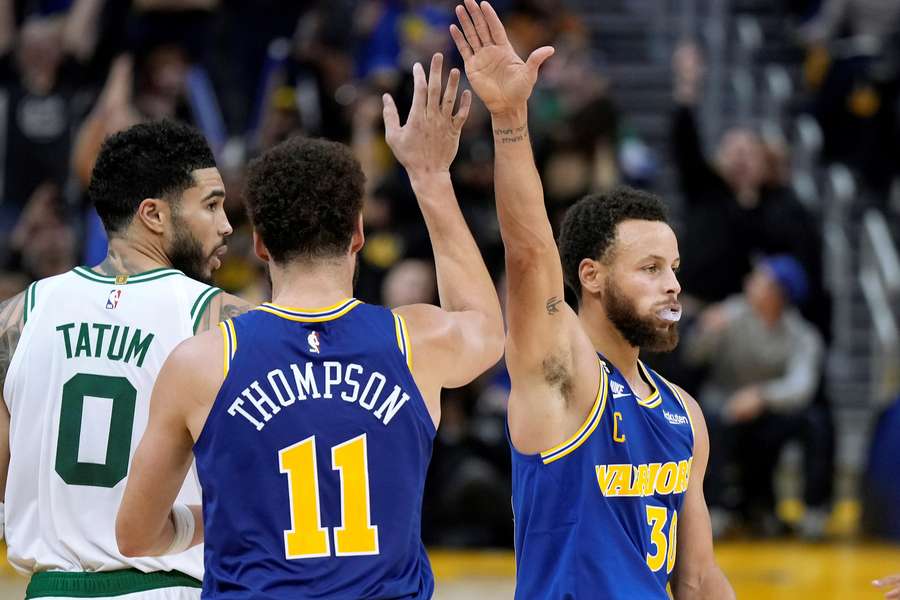 Klay Thompson og Stephen Curry scorede sammenlagt 66 point mod Boston Celtics. 