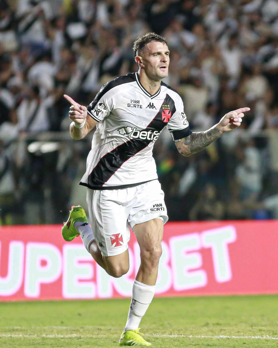 Vegetti fez os dois gols do Vasco no empate com o Volta Redonda