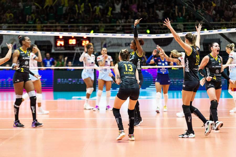 Praia vence o Minas no tie-break e é bi do Sul-Americano – Web Vôlei