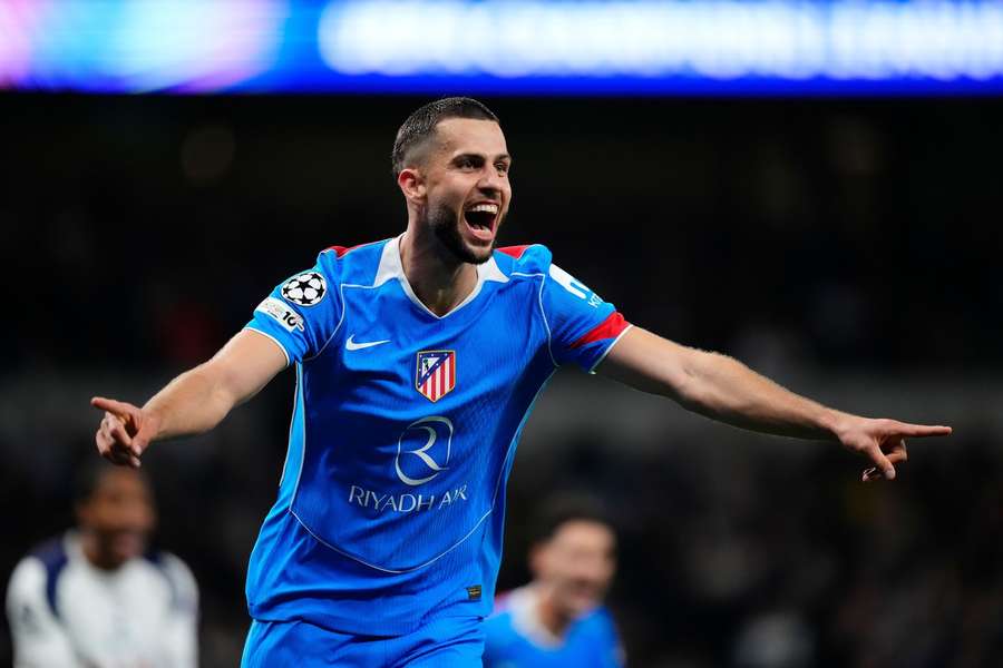 Dávid Hancko v eufórii po presnom zásahu.