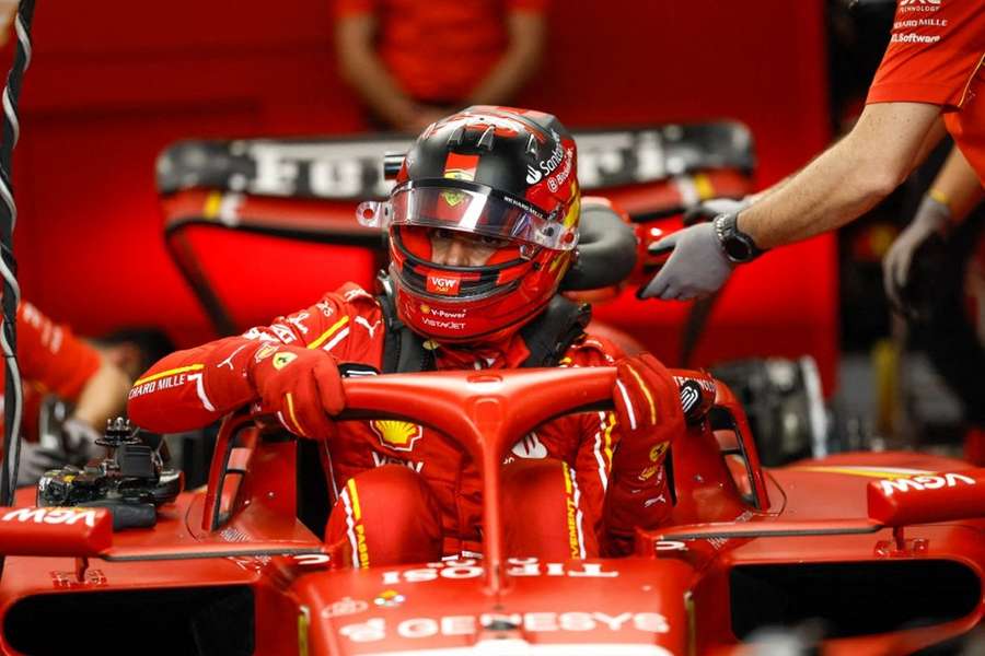 Carlos Sainz dans sa Ferrari. 