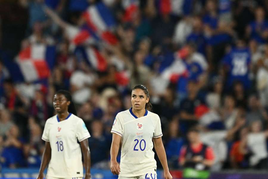 Delphine Cascarino (M.) bei der Frauen-EM 2025 