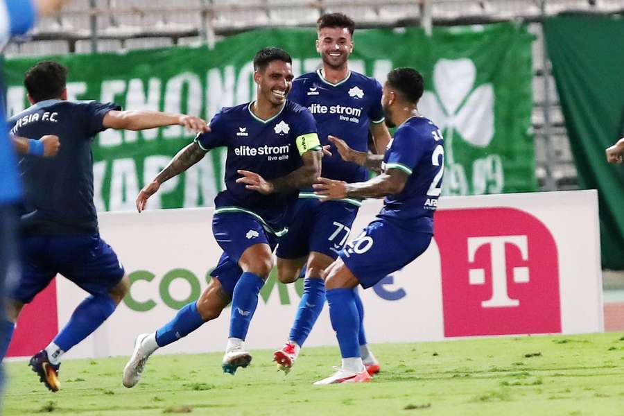 A festa de Hugo Sousa depois do golo da vitória nos descontos