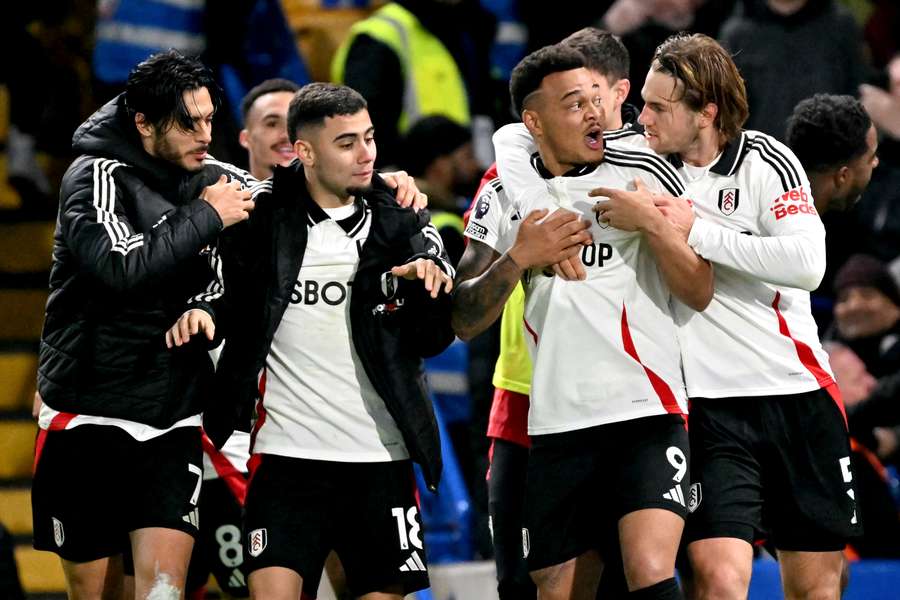 O Fulham venceu o Chelsea de virada e complicou o rival