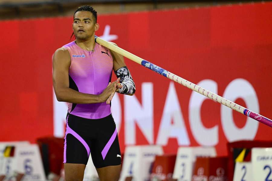 Řek Emmanuil Karalis skočil 608 centimetrů.