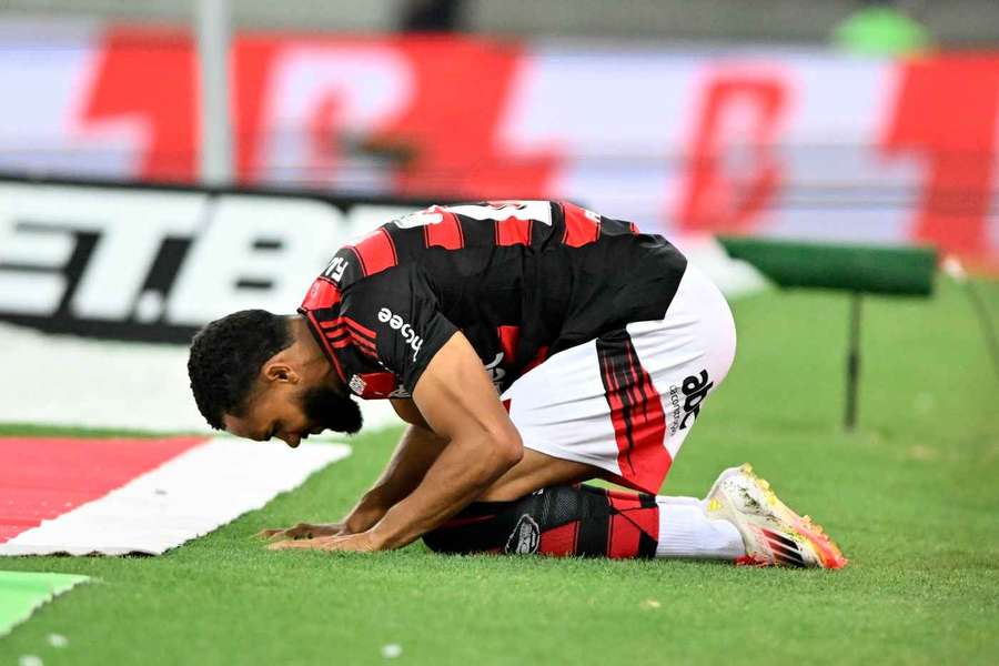 Com edema na coxa, Juninho não sabe se joga este fim de semana