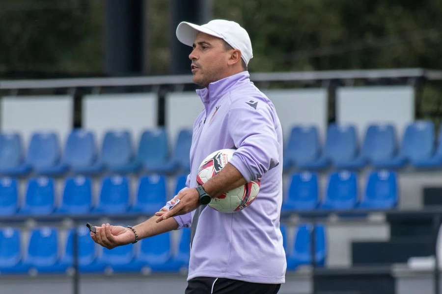 Pedro Russiano deixa comando técnico do Penafiel