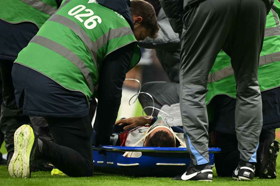 Bentancur lors de sa sortie sur civière.