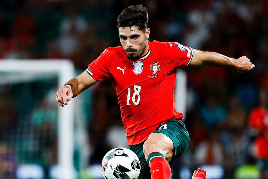 Pedro Neto, jogador da seleção nacional