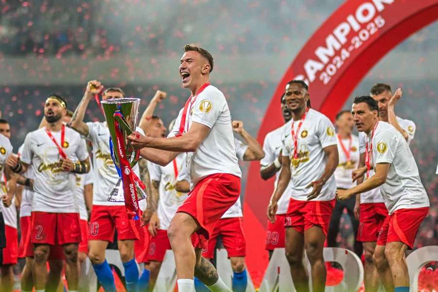 Andrei Gheorghiță sărbătorește câștigarea titlului Superligii 2024/2025 alături de FCSB