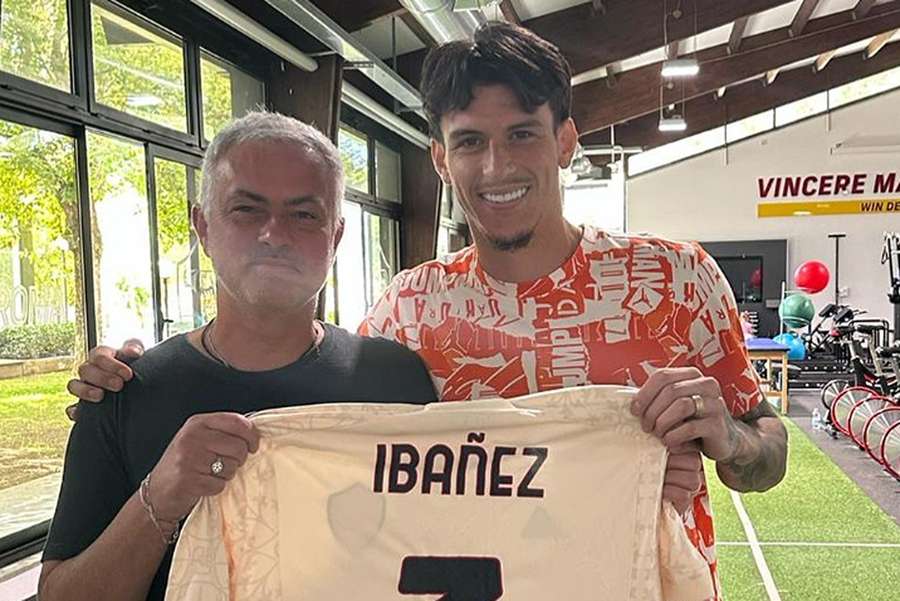 José Mourinho ao lado de Ibañez, reforço do Al-Ahli