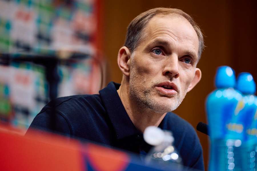 Niemiecki trener Anglii Thomas Tuchel uczestniczy w konferencji prasowej na Wembley 