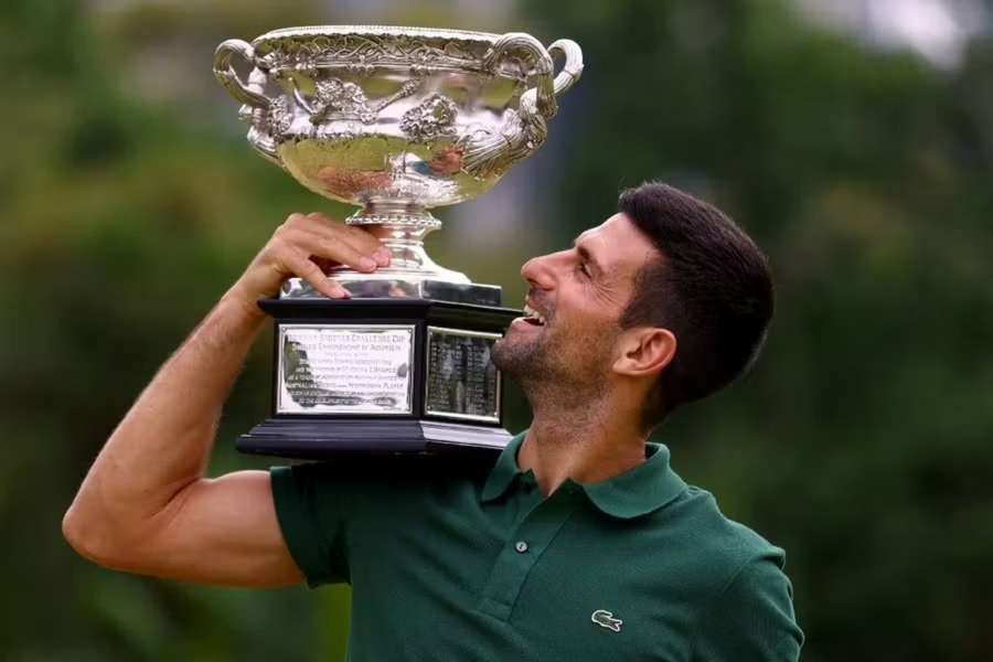 Djokovic festeja su décimo abierto de Australia