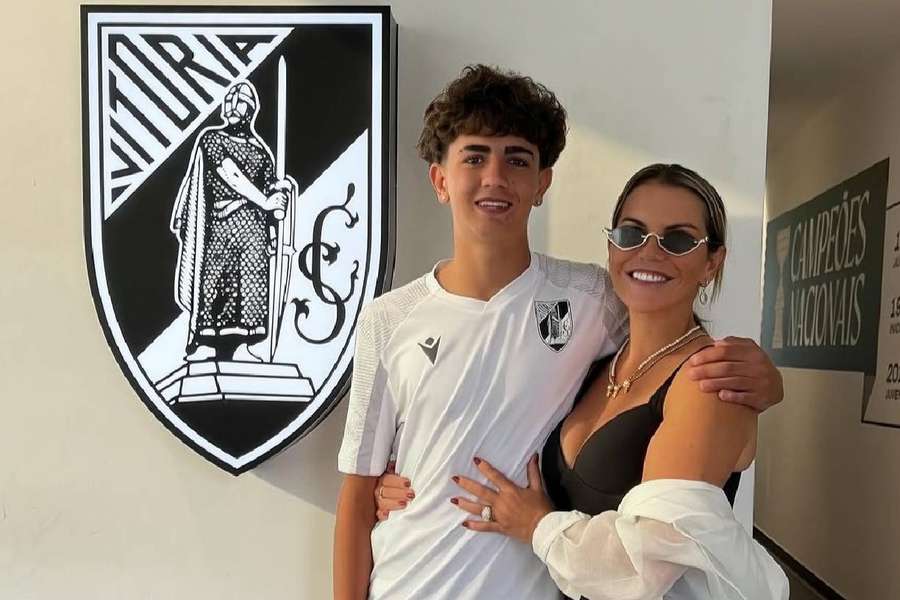 Katia Aveiro, sora lui Cristiano Ronaldo, a anunțat că fiul său, Dinis, a semnat primul contract în fotbalul profesionist cu Vitoria Guimaraes