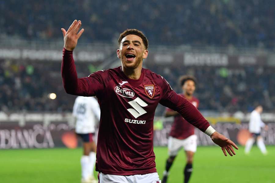 Che Adams, hombre del partido