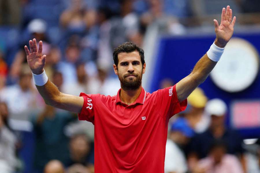 Khachanov celebra su agridulce victoria Khachanov celebra su agridulce victoria