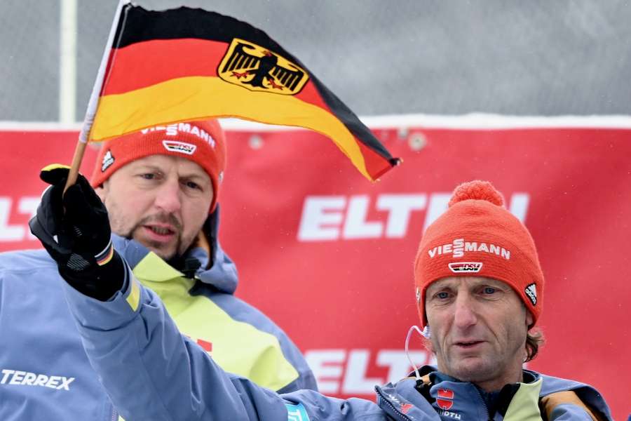 Heinz Kuttin (r.) 2023 bei der Nordischen Ski-WM in Klingenthal.
