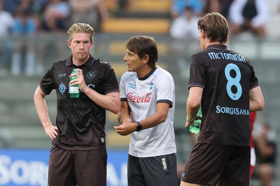 Nápoles de Antonio Conte parte como favorito