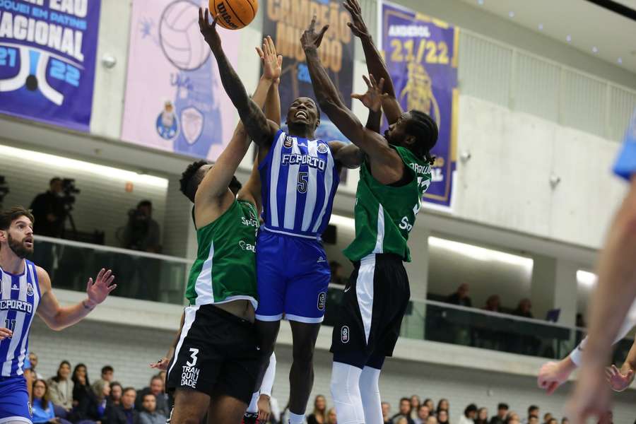 Depois da derrota com o Benfica, o FC Porto venceu outro rival lisboeta: o Sporting