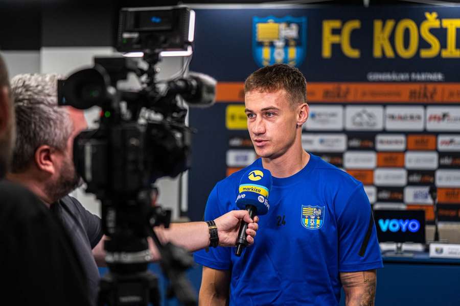 Kružliak je s chémiou v šatni spokojný. Kružliak je s chémiou v šatni spokojný.