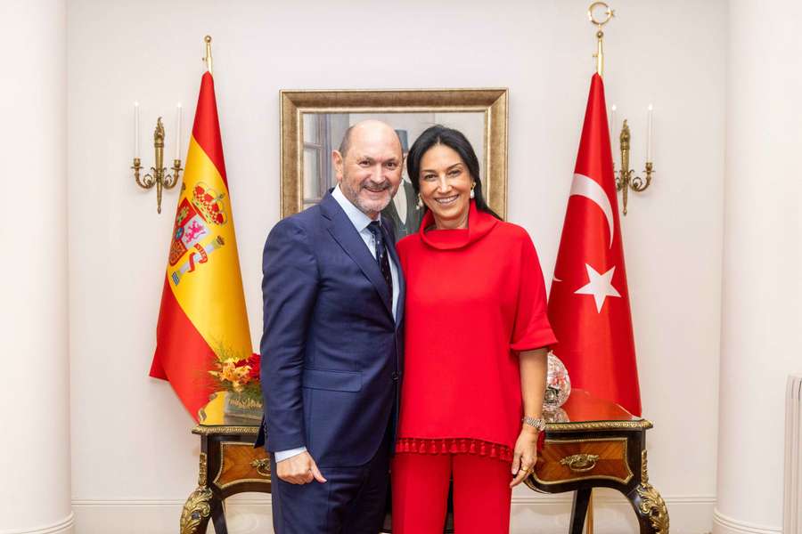 Fútbol y diplomacia se unen a dos semanas el España-Turquía