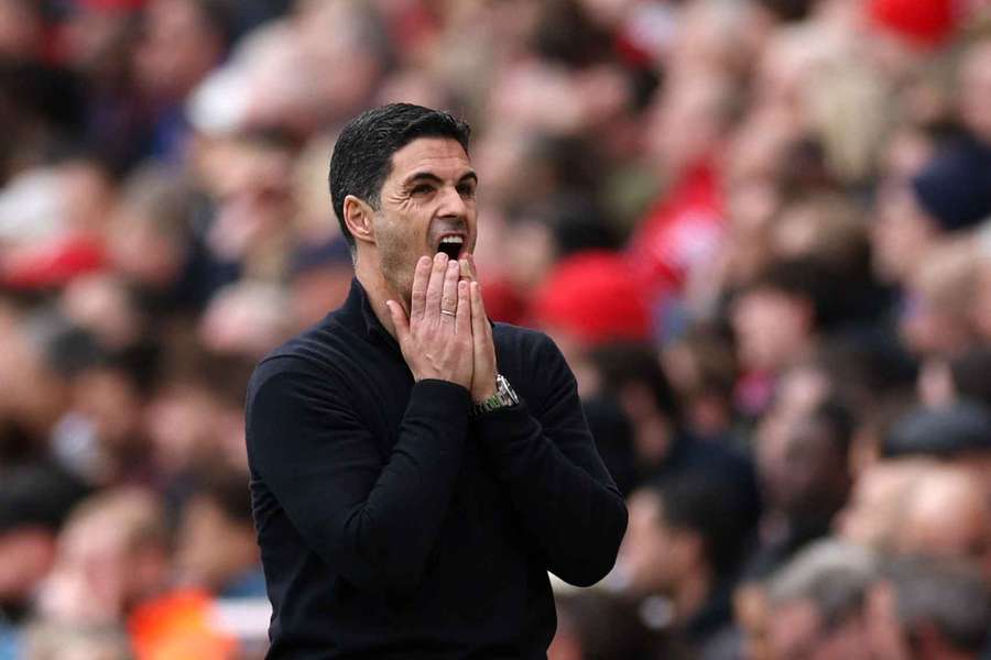 Arteta se lamenta durante el partido ante el Bournemouth Arteta se lamenta durante el partido ante el Bournemouth
