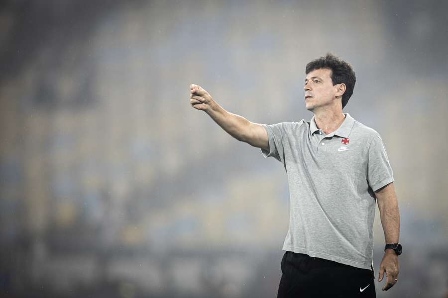 Fernando Diniz trocou o Vasco pelo Corinthians na Série A 2026