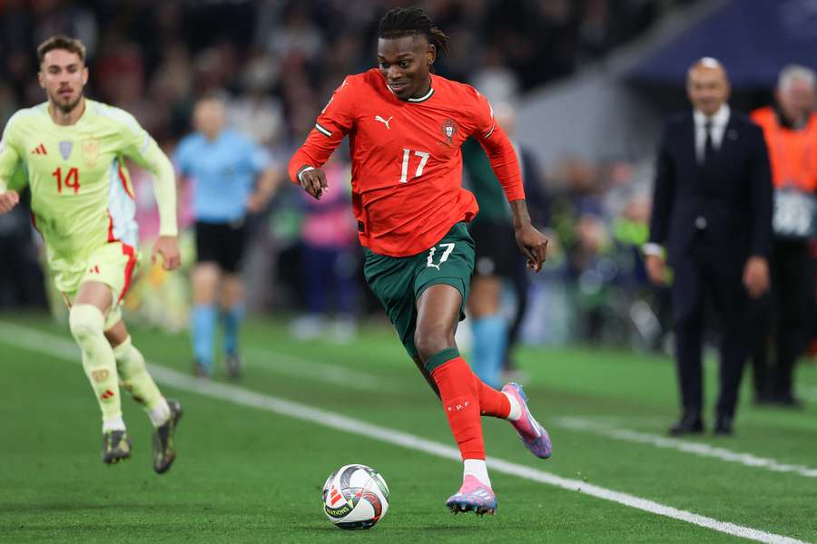 Rafael Leão regressa à seleção após lesão