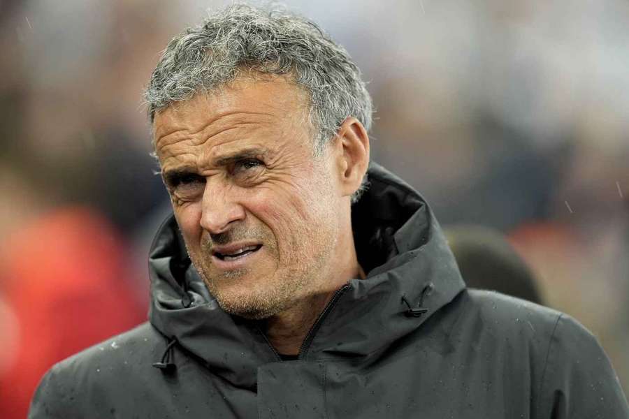Até Luis Enrique percebeu: o hino não era da Champions
