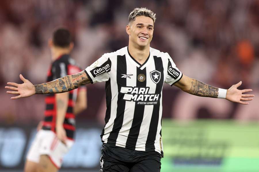 Botafogo passou por cima do Flamengo no Nilton Santos