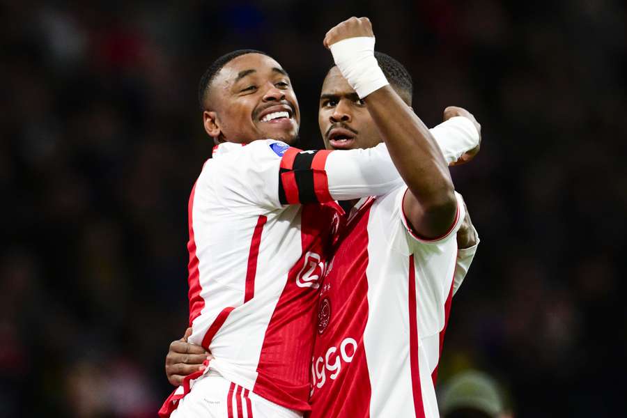 Ajax-captain Steven Bergwijn genoot van de grote zege