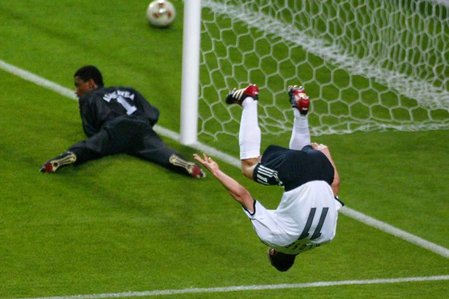 Der erste Klose-Salto bei einer WM Der erste Klose-Salto bei einer WM