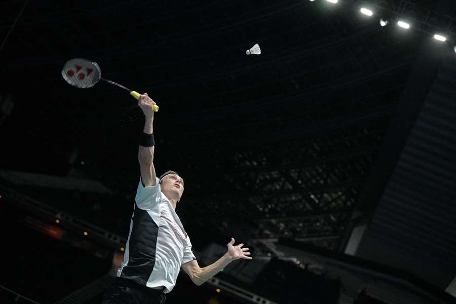 Viktor Axelsen er kvartfinaleklar i Singapore.