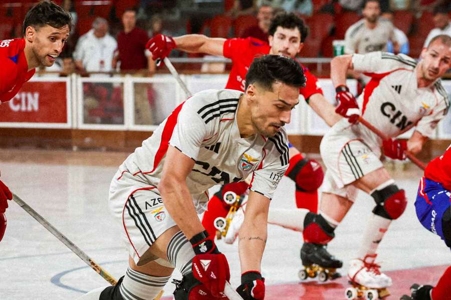 Benfica de Gonçalo Pinto empatou ante a Oliveirense 