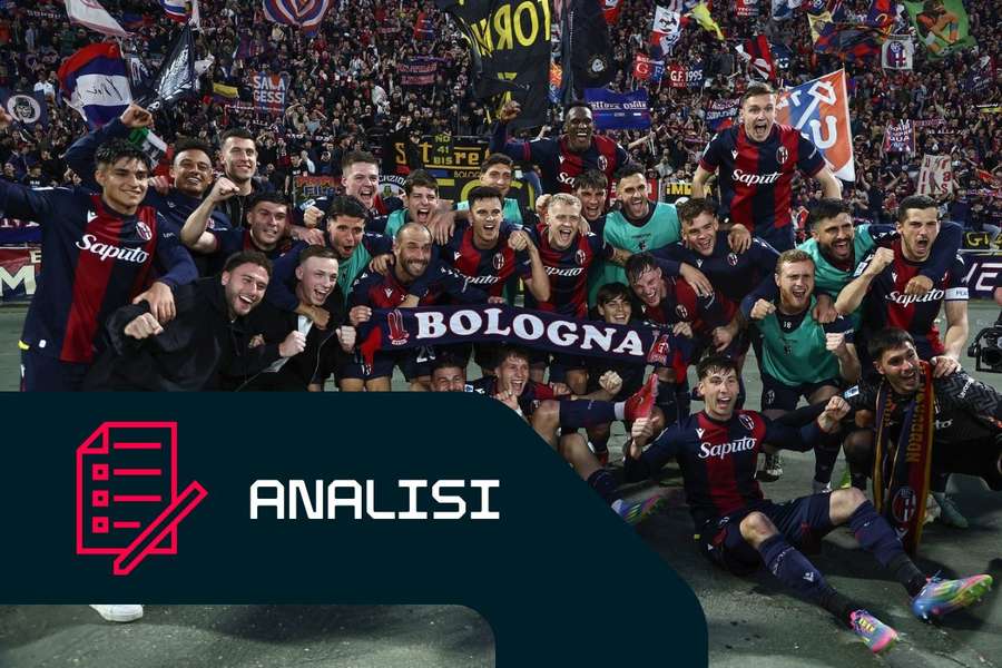 Il Bologna festeggia al fischio finale dopo aver battuto l'Inter per 1 a 0 allo Stadio Renato Dall'Ara il 20 aprile.
