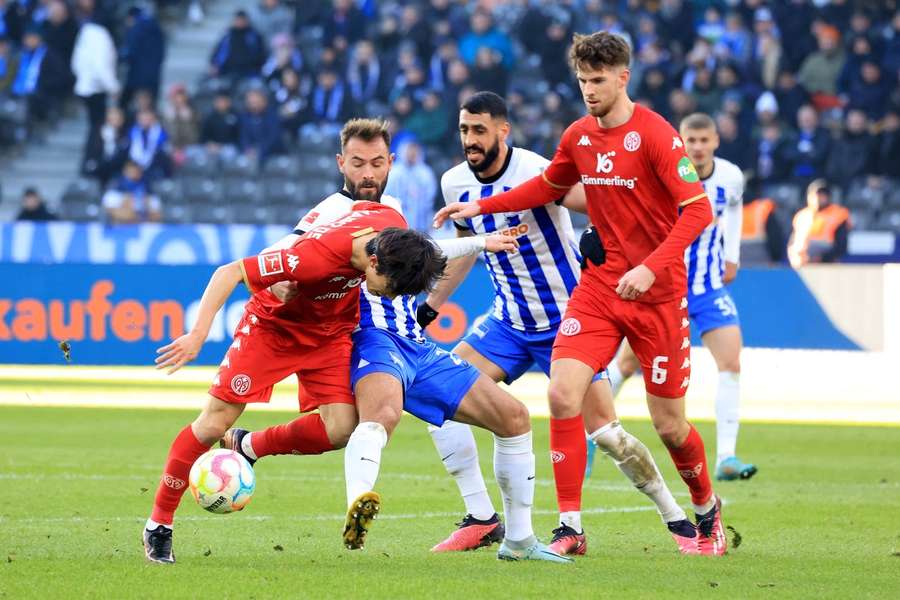 Zwischen der Hertha und Mainz wurde kein Ball kampflos aufgegeben