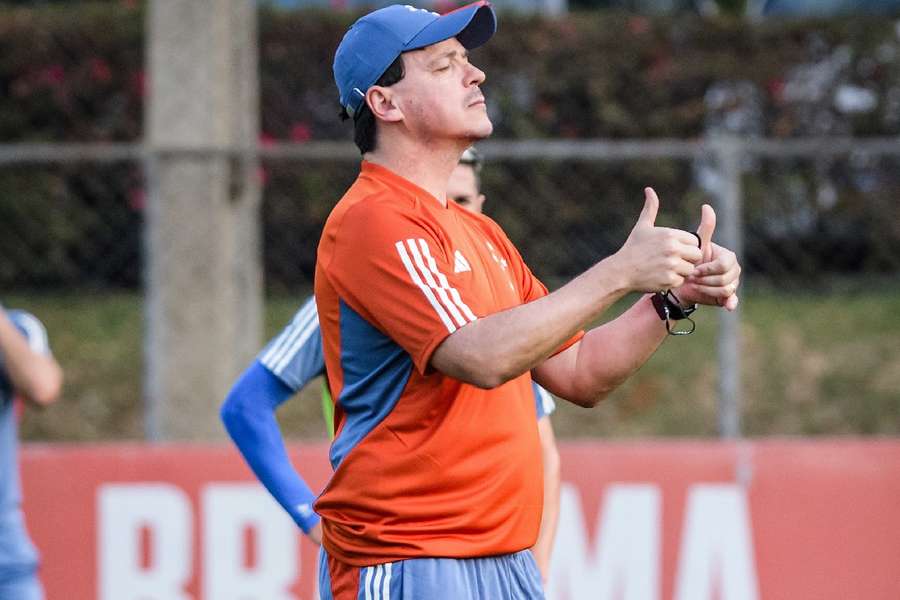 Fernando Diniz inicia trajetória no Cruzeiro, onde já atuou como jogador