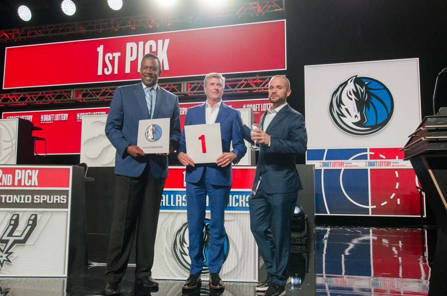 Dallas Mavericks possuía apenas 1,8% de chance de terminar com a escolha número 1