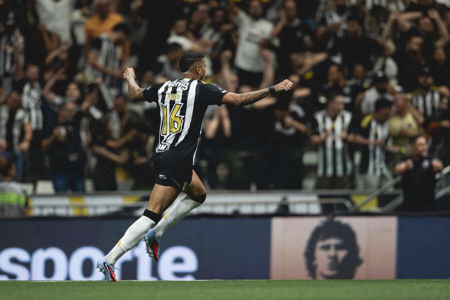 Ruan Tressoldi deixou tudo igual logo em seguida Ruan Tressoldi deixou tudo igual logo em seguida