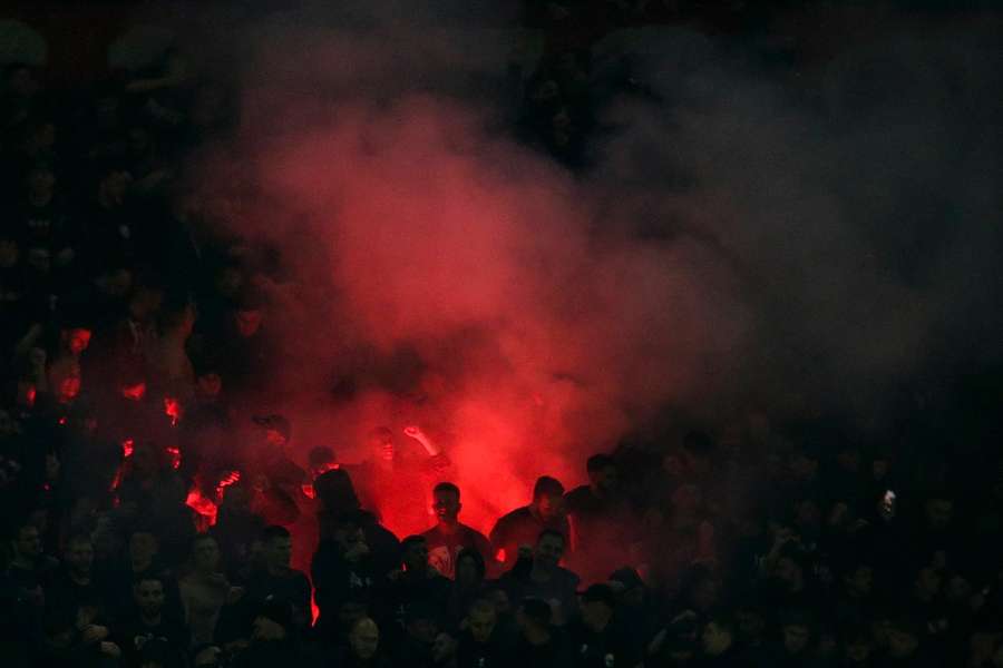 La lunga notte del Milan a Napoli: cori e fuochi d'artificio nell'albergo dei rossoneri