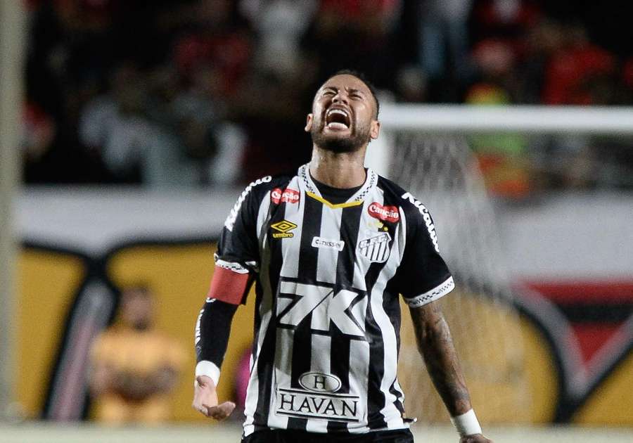 Neymar entrou no segundo tempo de Vitória 0x1 Santos